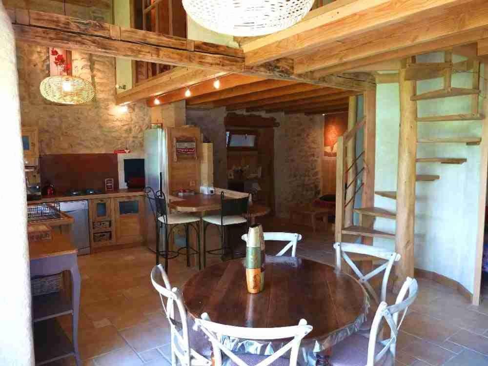 -Moulin De Solaure- Hotell Aix-en-Diois Eksteriør bilde